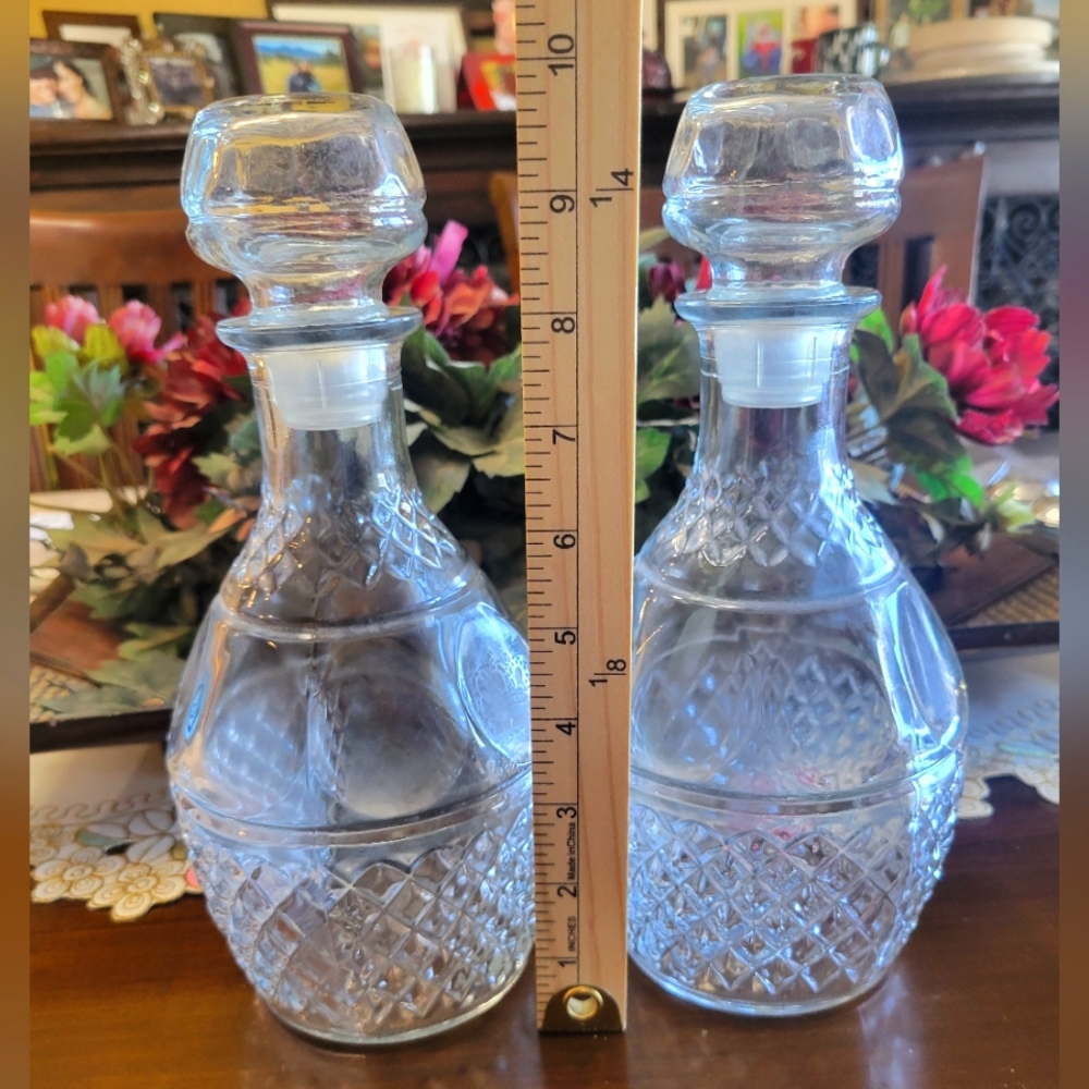 Vintage - Royal Crown & Grape Glass Whiskey Decanter set of 2 - Picture 5 of 6